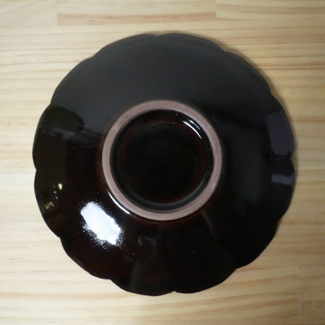 Assiette à motif floral Asanogama, émaillée caramel, taille moyenne, noire