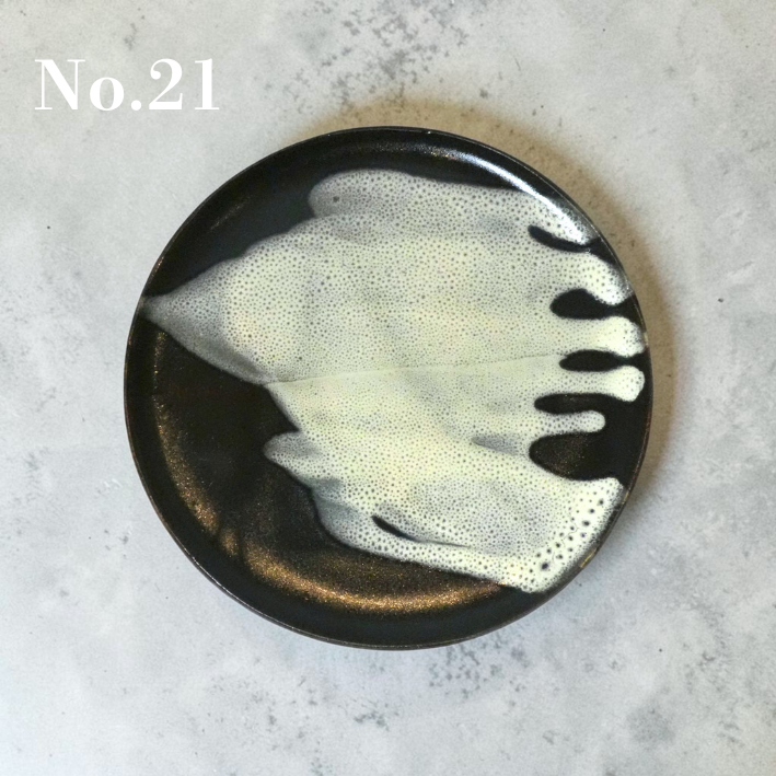 モノトーンの平皿 | 大皿 | 19cm | Luke