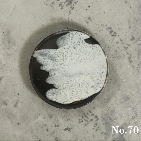 モノトーンの平皿 | 中皿 | 16cm | Luke