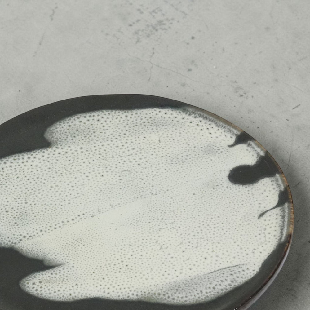 モノトーンの平皿 | 中皿 | 16cm | Luke