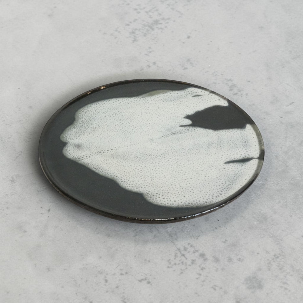 モノトーンの平皿 | 大皿 | 19cm | Luke