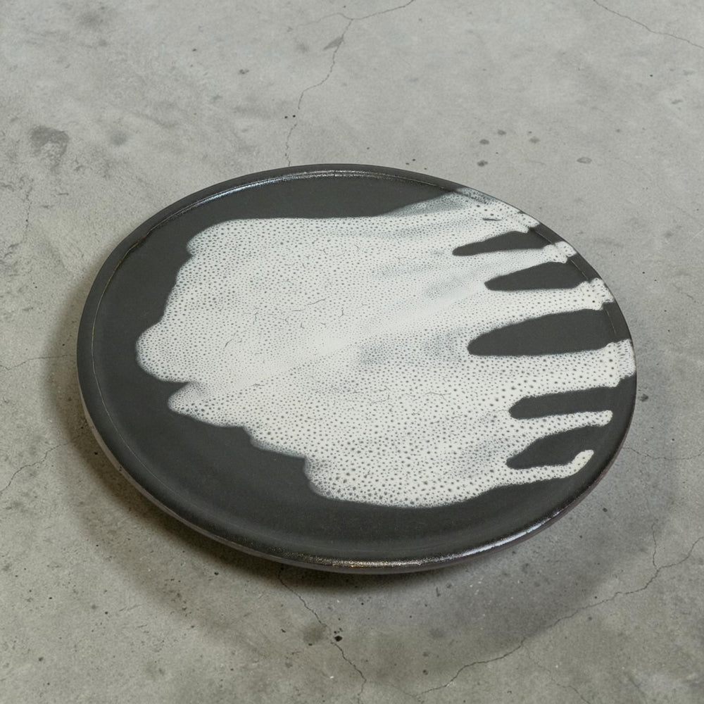 モノトーンの平皿 | 大皿 | 22cm | Luke